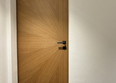 Porte avec jeu de placage