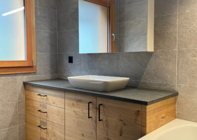 Meuble de salle de bain en chêne rustique