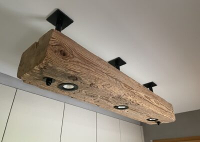Lustre en vieux bois avec led intégrée