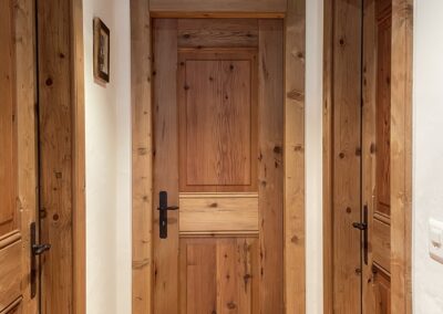Portes de communications en vieux bois raboté main retravaillé